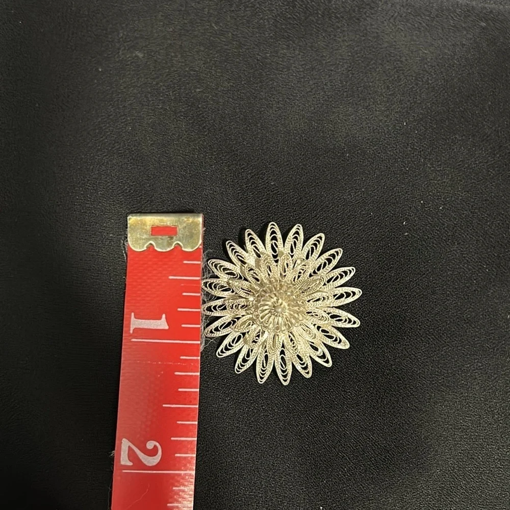 Elegant silver Filigree Brooch